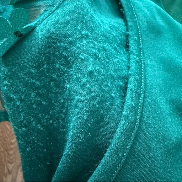 Green Breastfeeding Dress with Floral Sleeves - Picture 15 of 15